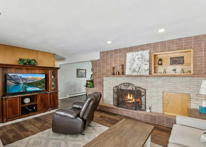 Cozy 3br With Bbq Patio & Gym Near Downtown Holiday home