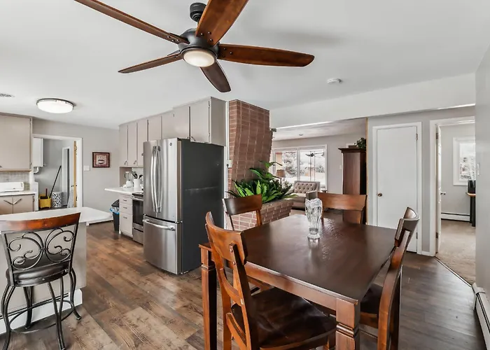 Cozy 3br With Bbq Patio & Gym Near Downtown *