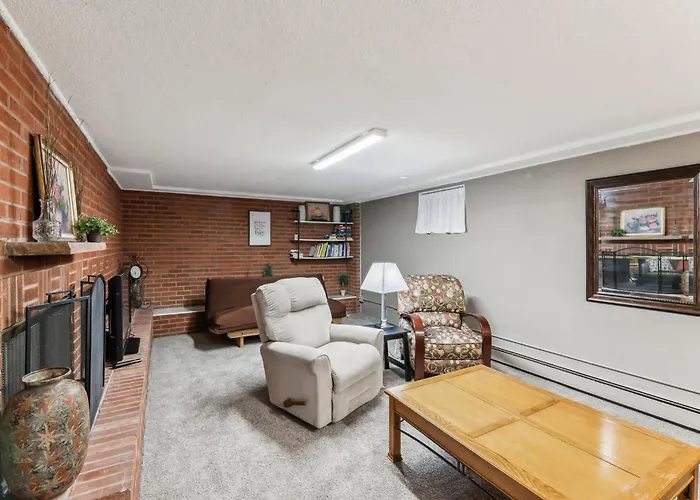 Cozy 3br With Bbq Patio & Gym Near Downtown
