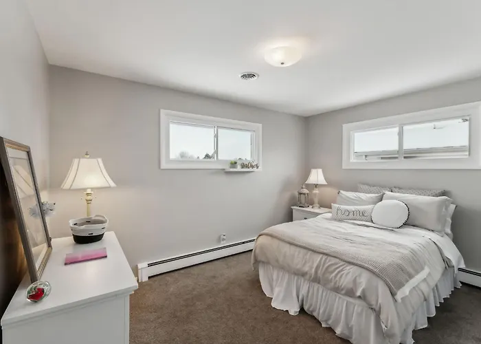 Holiday home Cozy 3br With Bbq Patio & Gym Near Downtown *