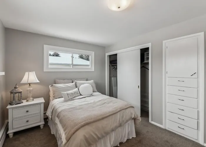 Cozy 3br With Bbq Patio & Gym Near Downtown