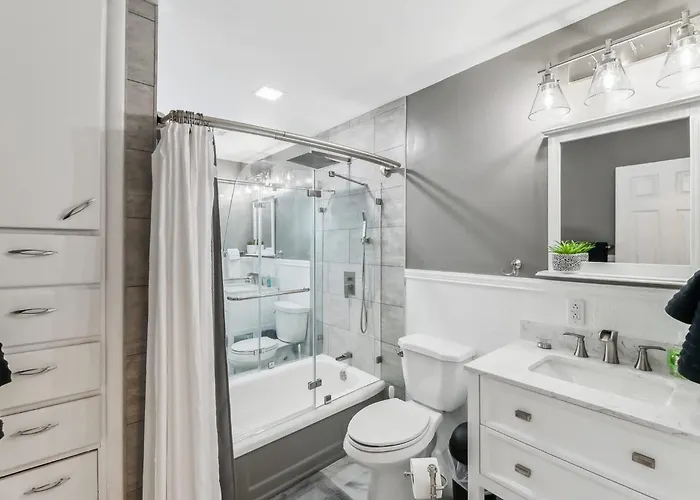 Cozy 3br With Bbq Patio & Gym Near Downtown Holiday home