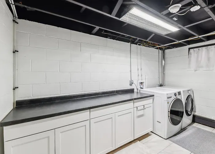 Cozy 3br With Bbq Patio & Gym Near Downtown Holiday home *